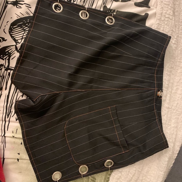 Shorts - Picture 2 of 4